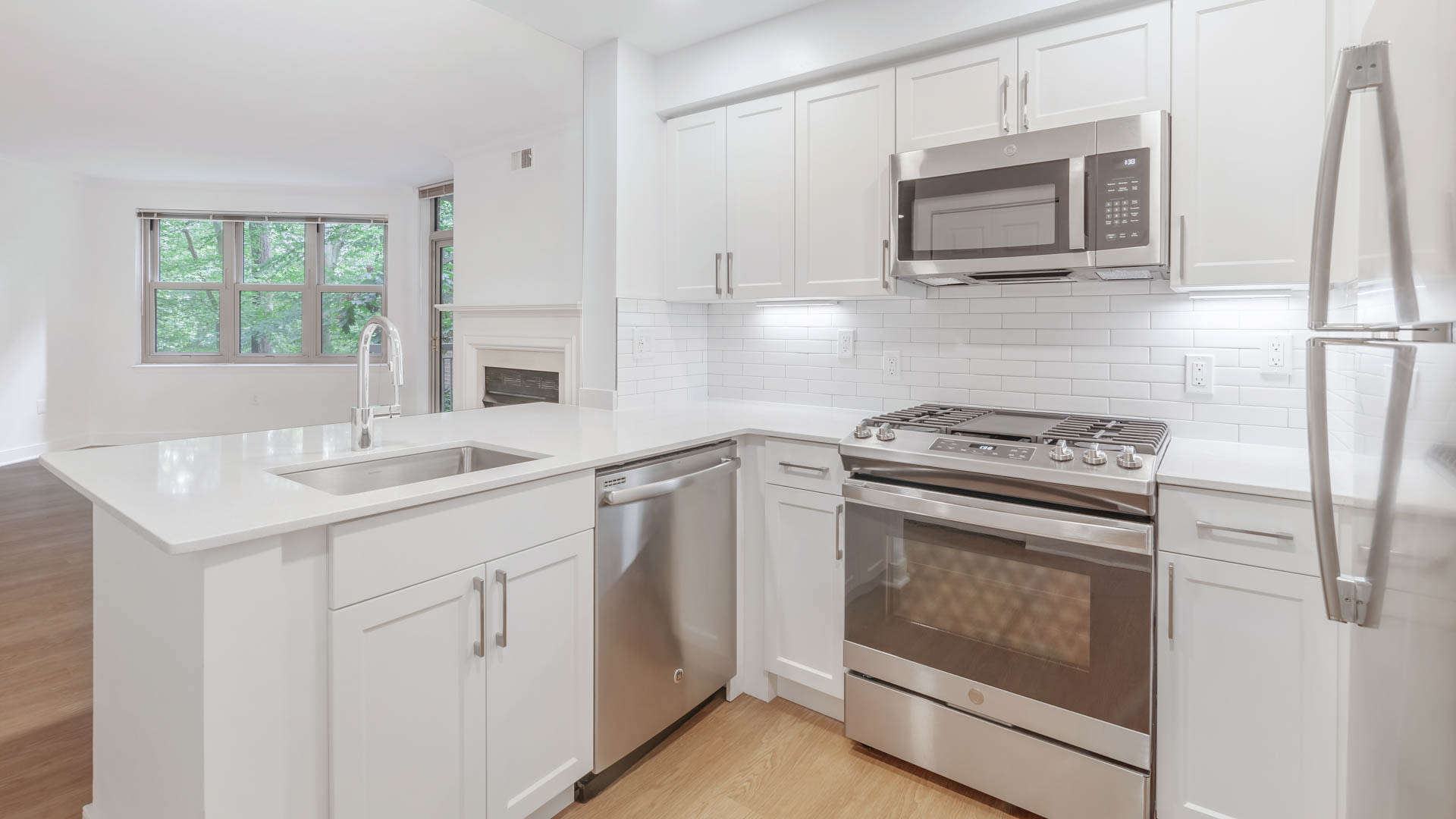 Park Connecticut Apartments - Kitchen
