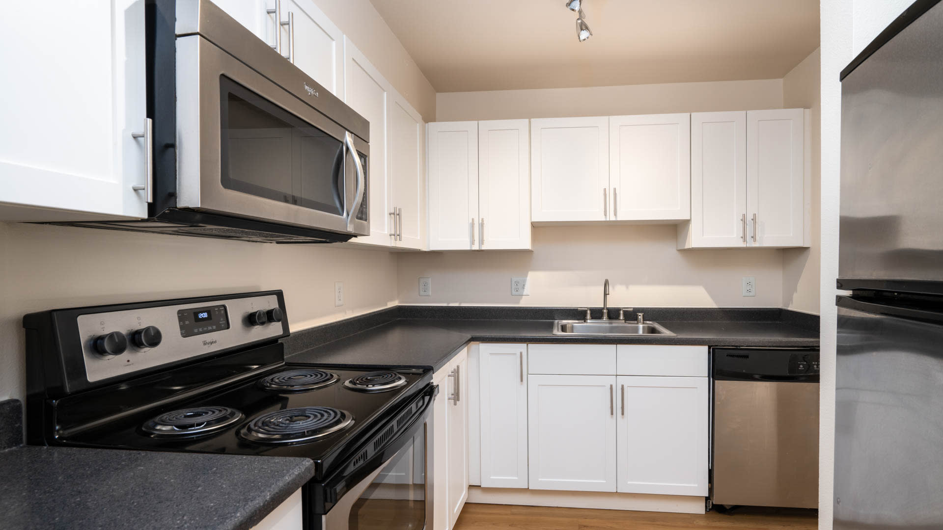 City Square Bellevue Apartments in Downtown Bellevue - 938 ...