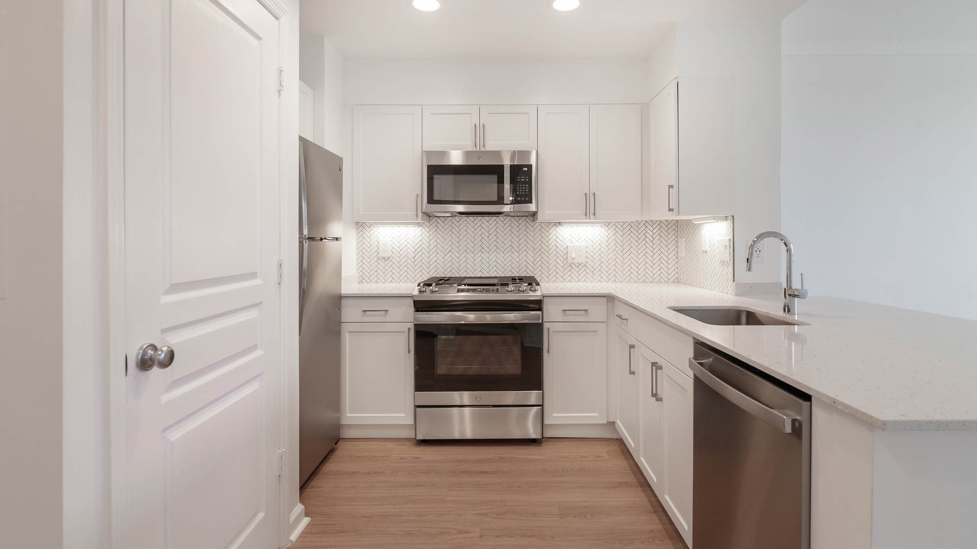 2201 Wilson Apartments - Kitchen