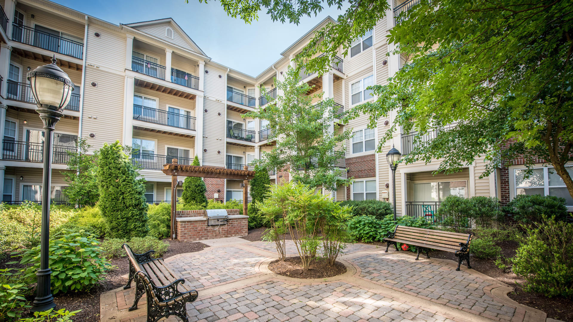 Fairchase Apartments - Courtyard