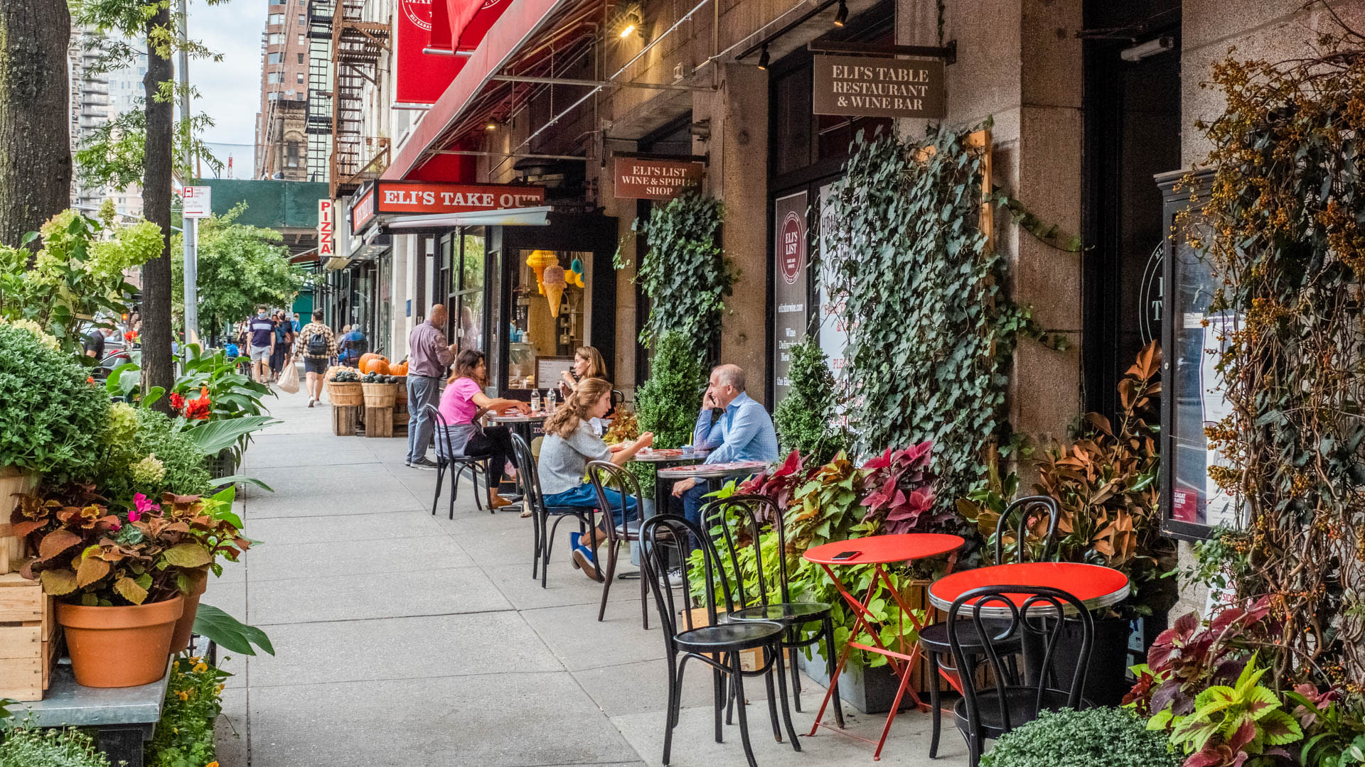 303 East 83rd Apartments - Neighborhood