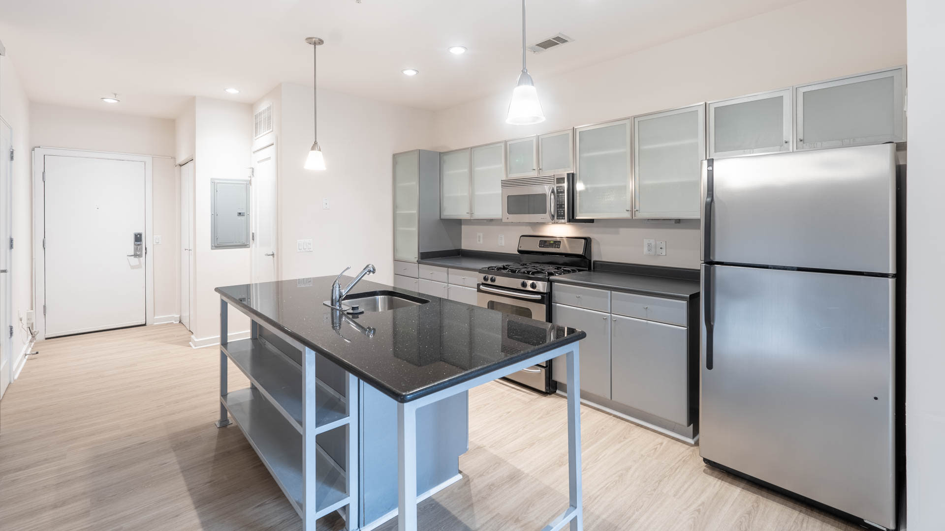 Lofts 590 Apartments - Kitchen
