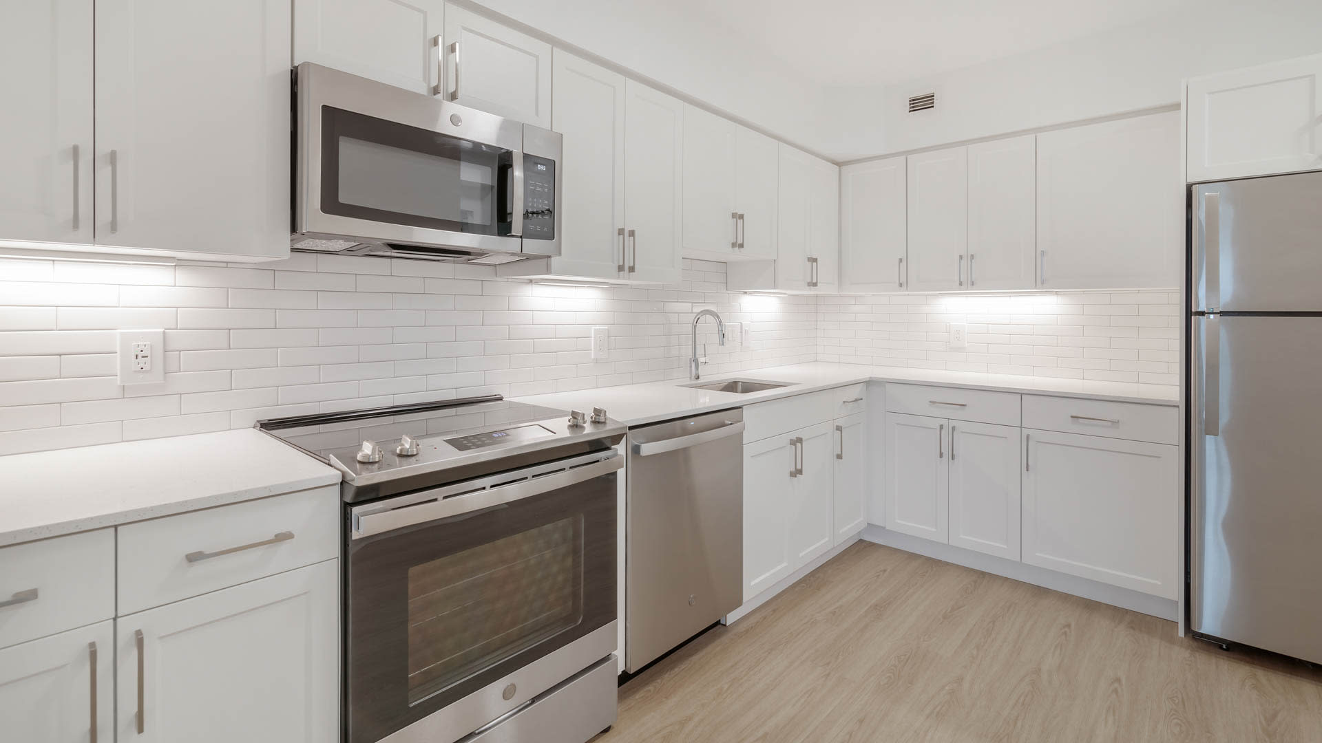 Crystal Place Apartments - Kitchen
