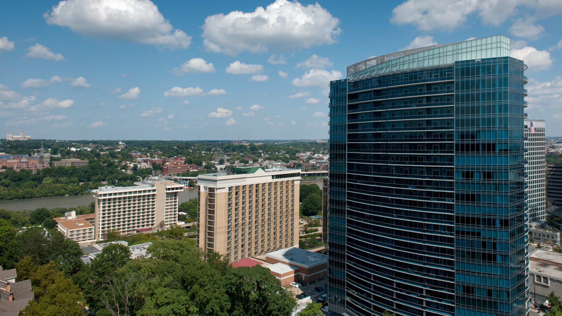 1800 Oak Apartments - Views