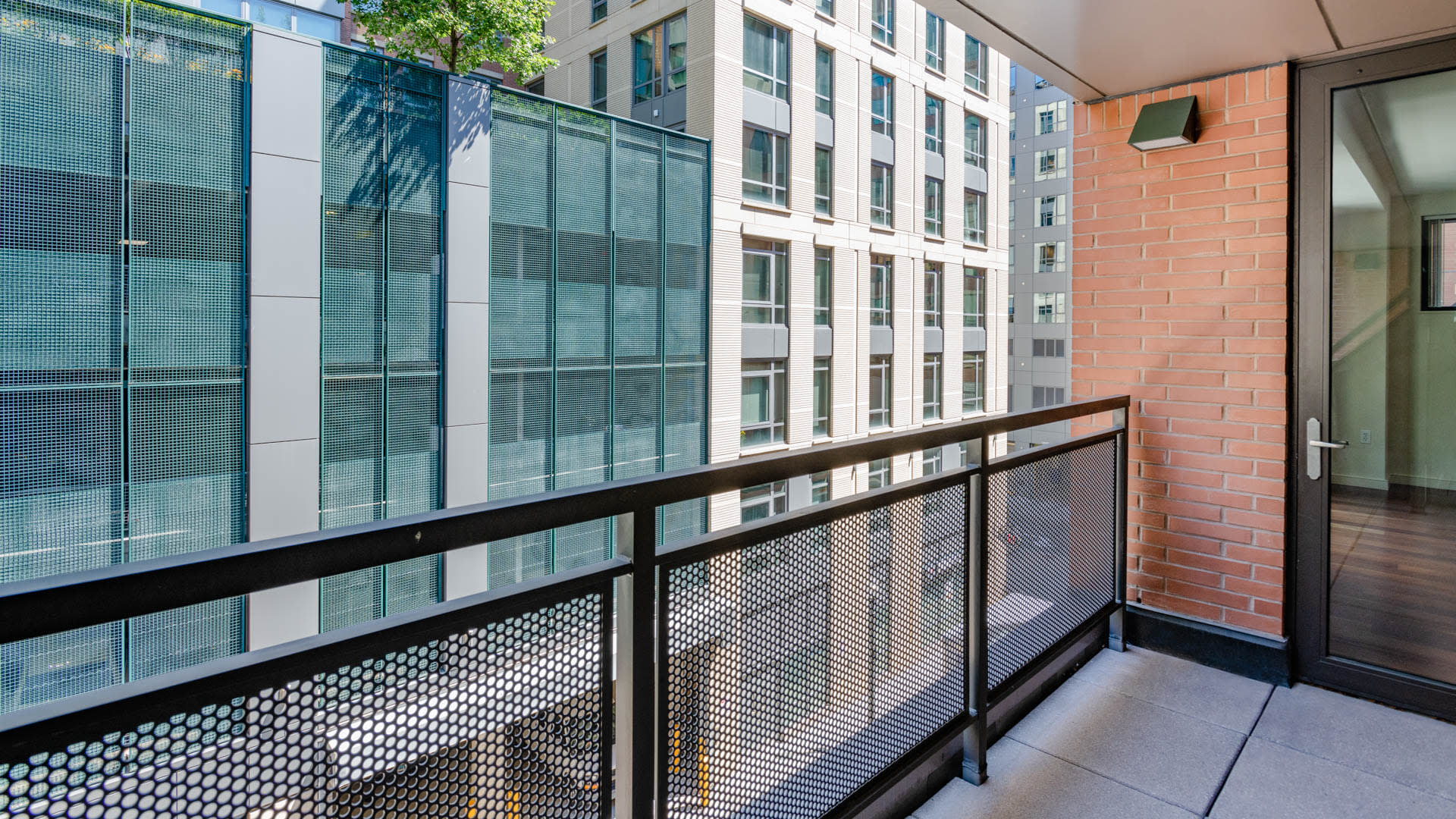 Avenir Apartments - Balcony 