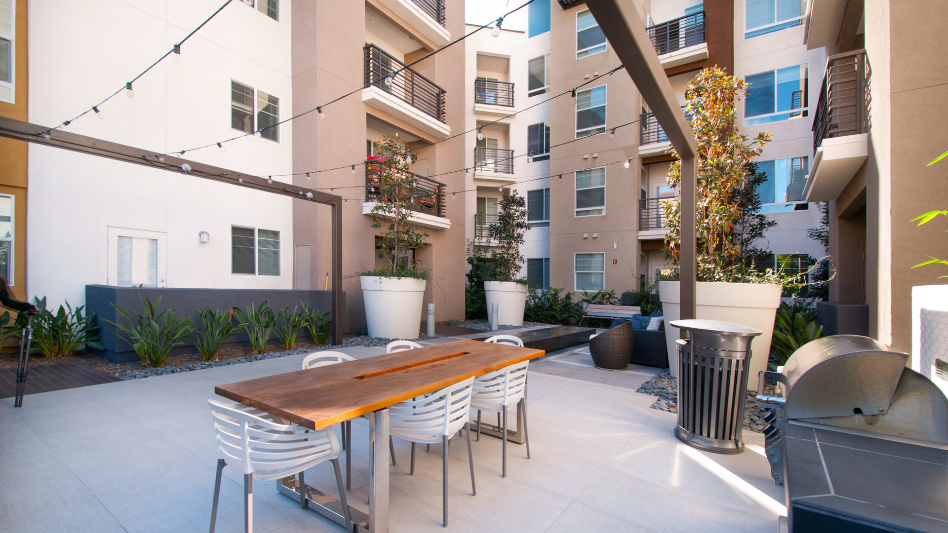 The Kelvin Apartments - Courtyard