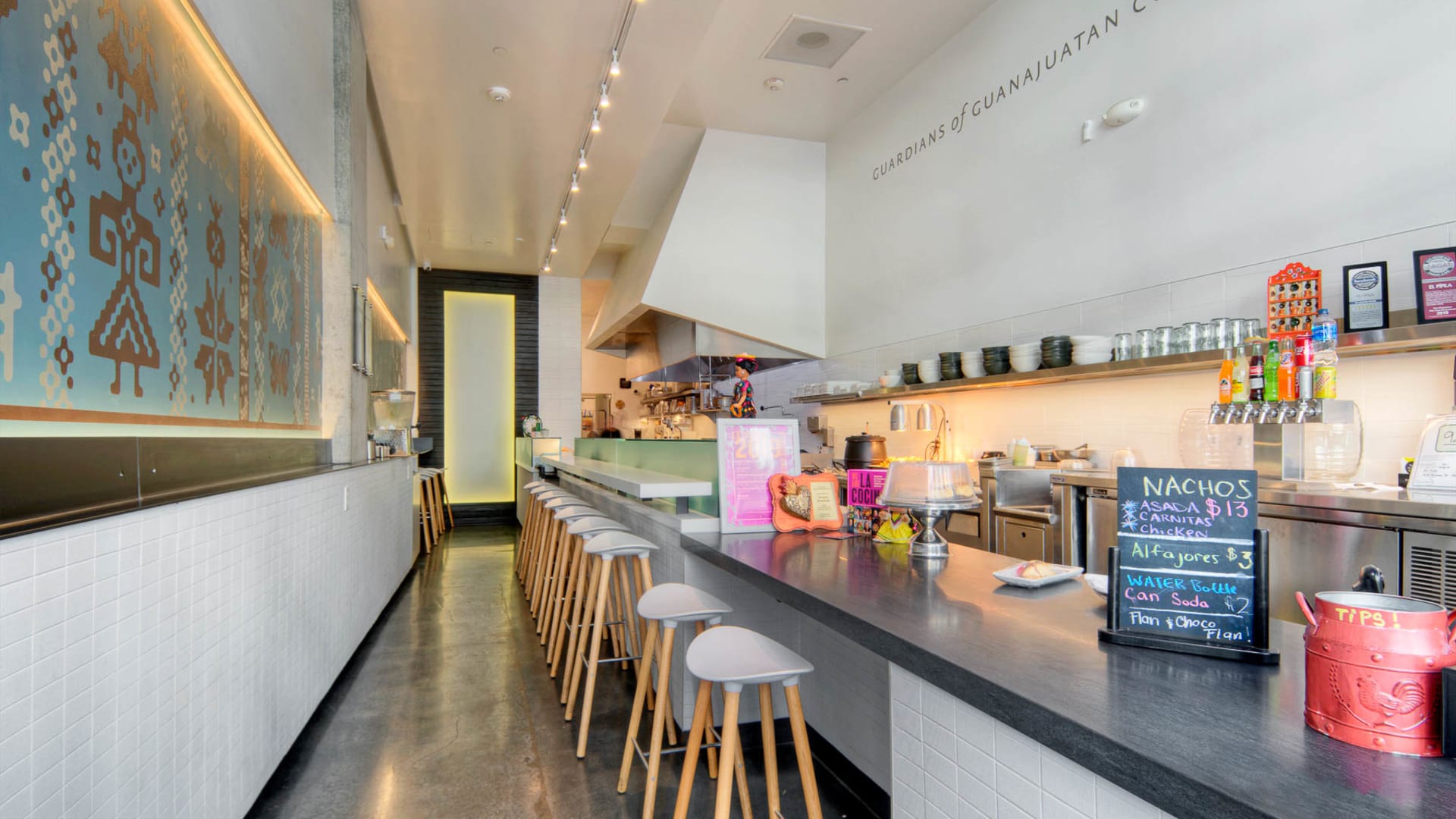 855 Brannan Apartments - On-site El Pipila Restaurant 