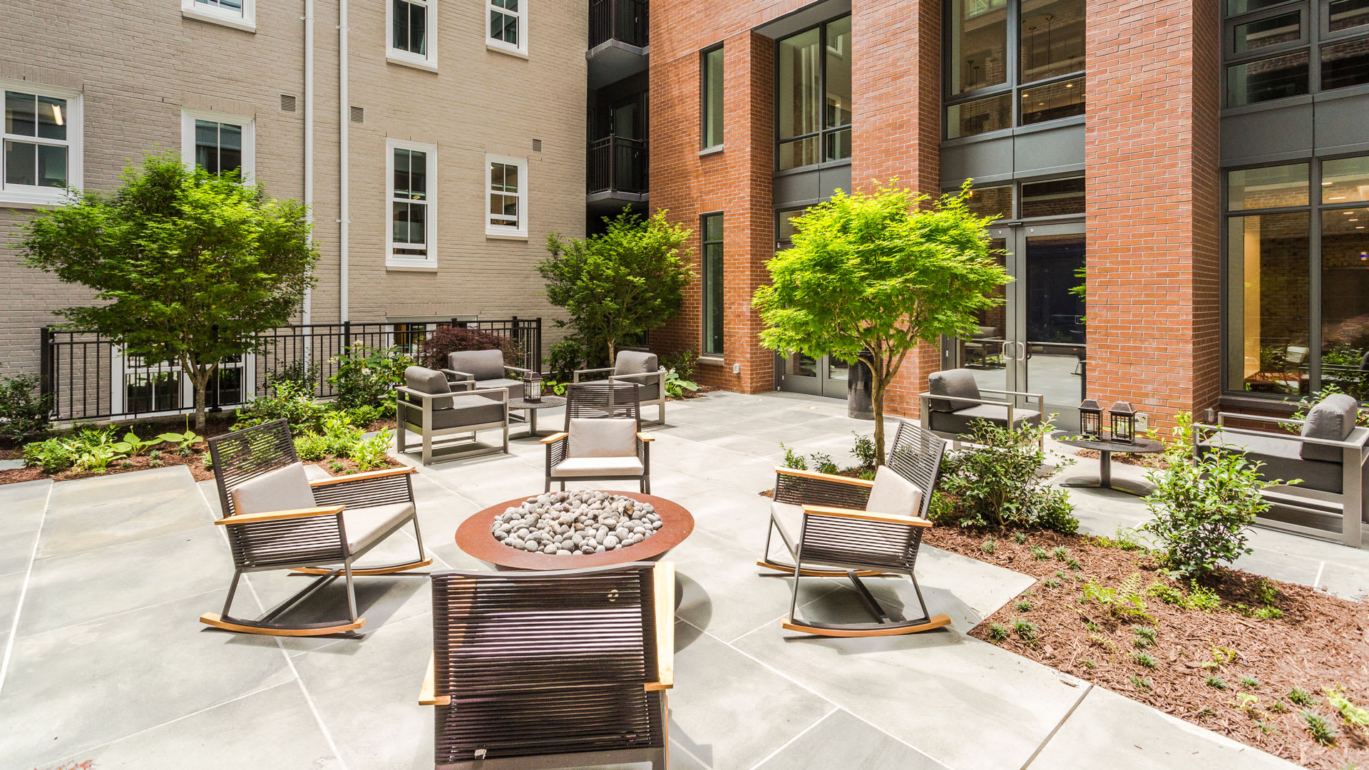 455 Eye Street Apartments - Courtyard