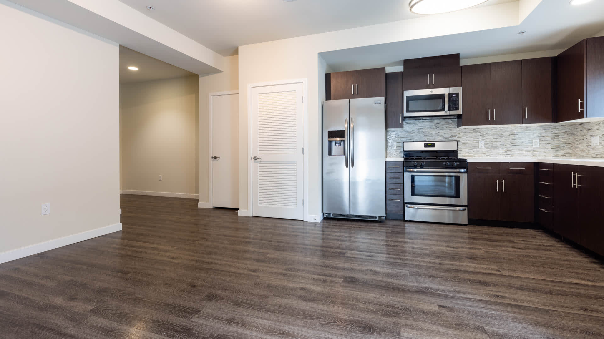 Radius Koreatown Apartments — community and apartment views.