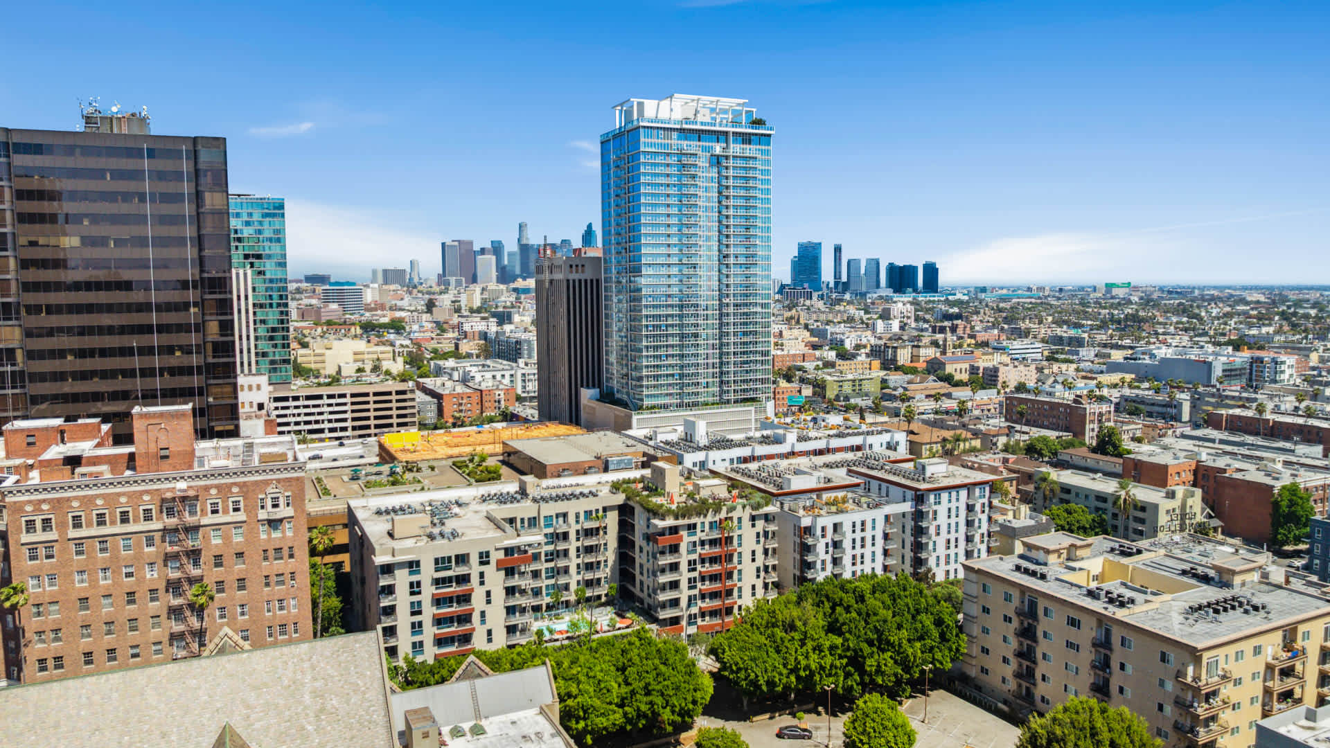 Radius Koreatown Apartments - Exterior