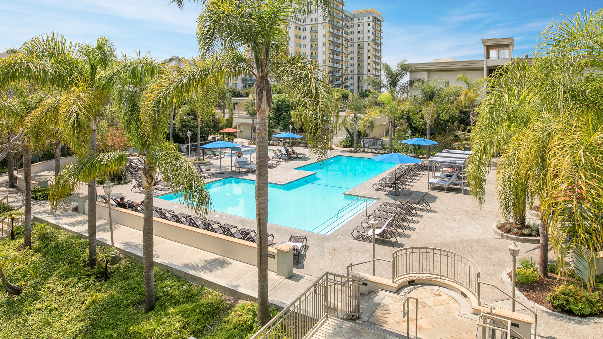 Pearl Apartments - Swimming Pool