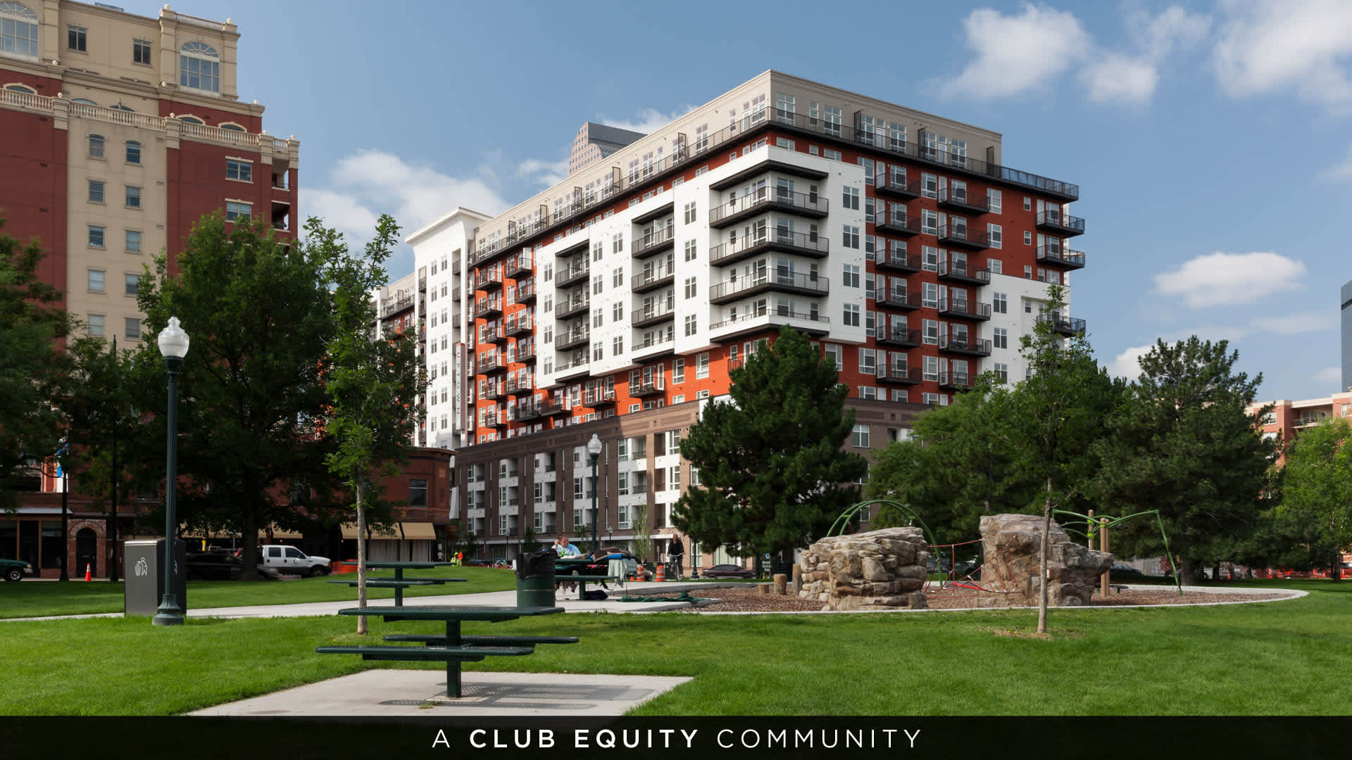 Radius Uptown Apartments - Exterior