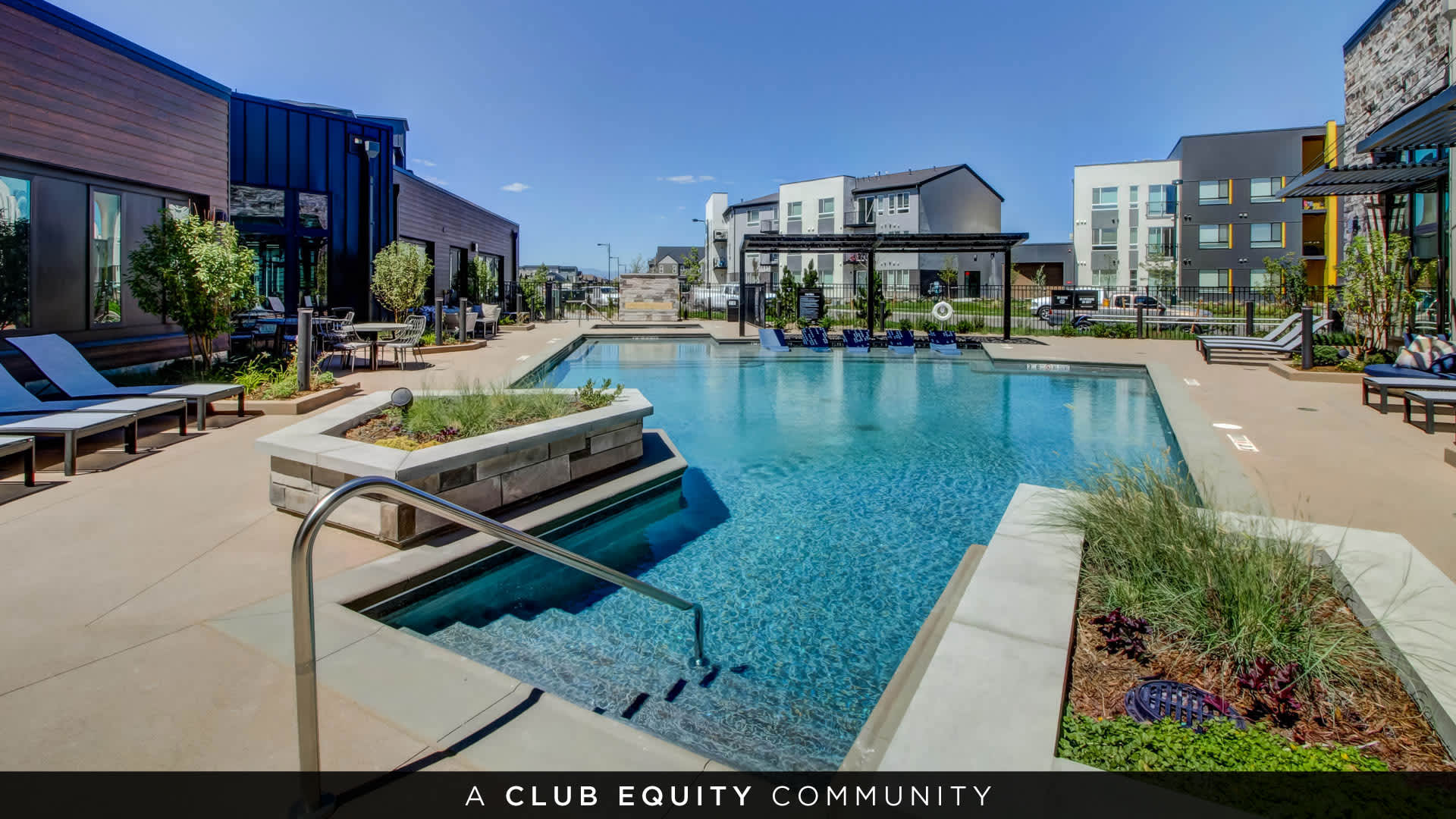 Circa Fitzsimons Apartments - Swimming Pool