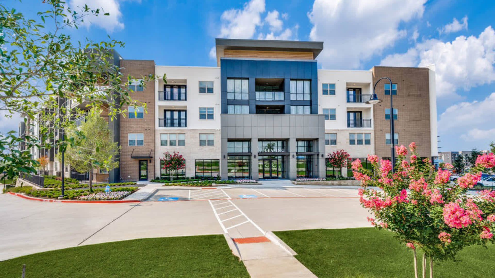 Olivian at the Realm Apartments in Lewisville, Texas 3964 TX121