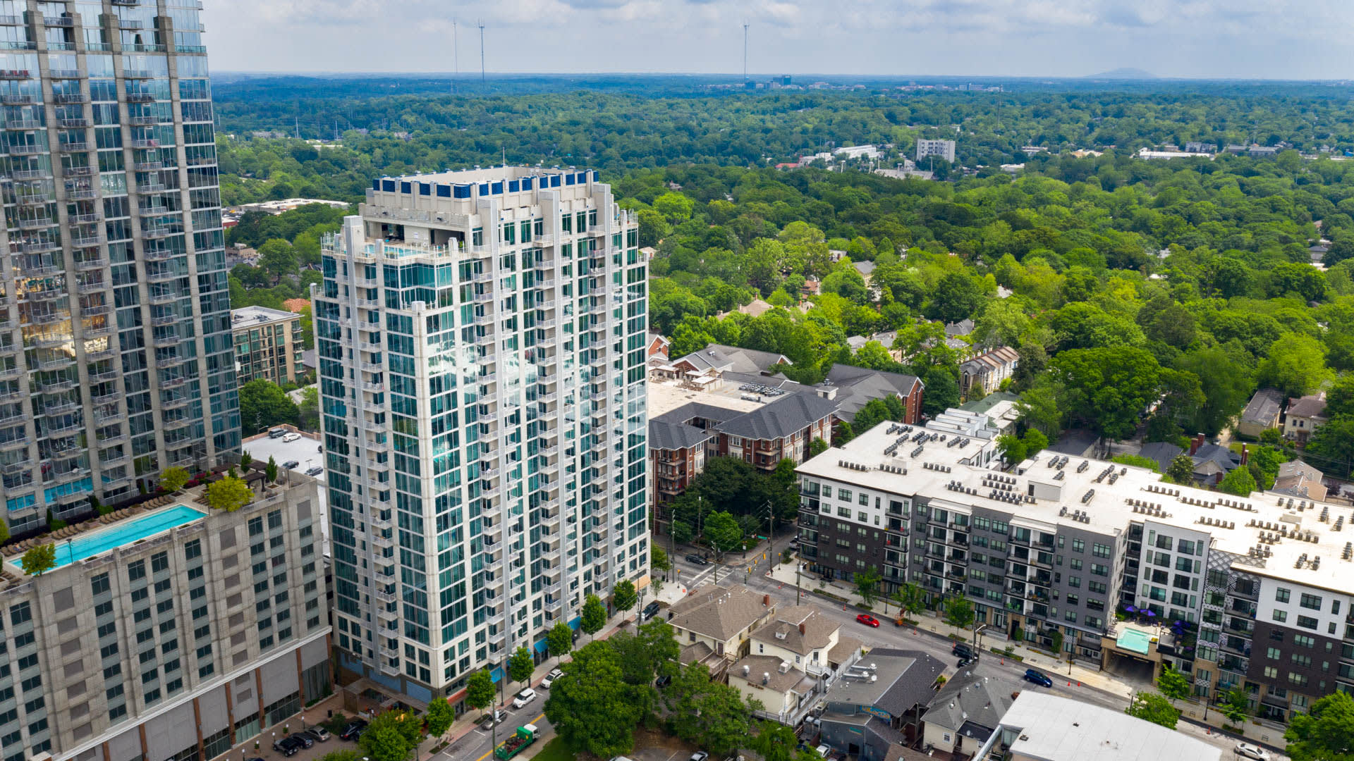 Skyhouse South Apartments - Exterior