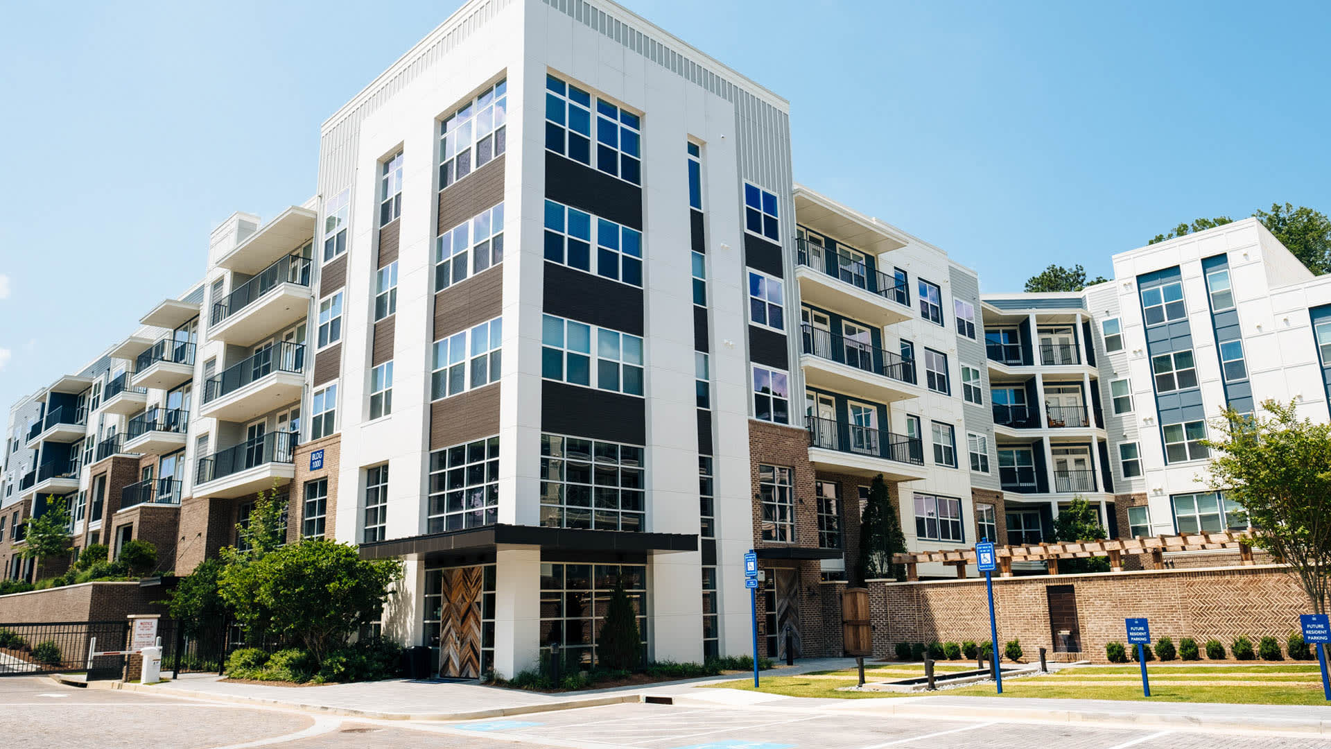 Juniper Sandy Springs Apartments - Exterior