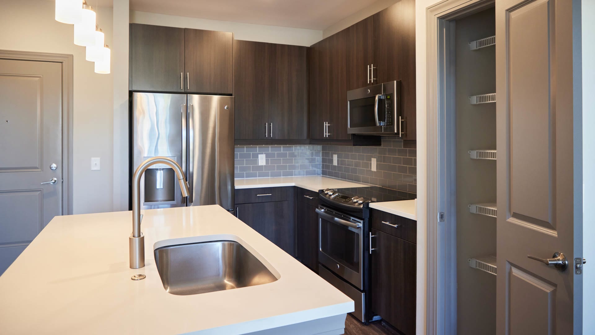 Juniper Sandy Springs Apartments - Kitchen
