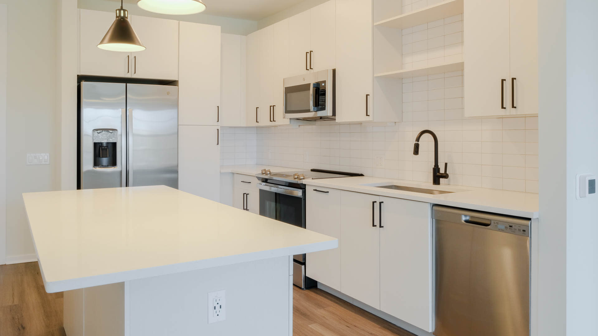 Alexan Harrison Apartments - Kitchen