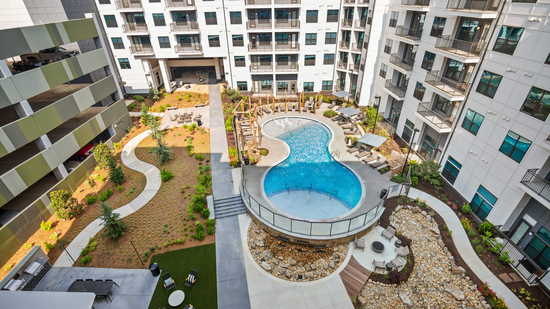 Iris O4W - Swimming Pool