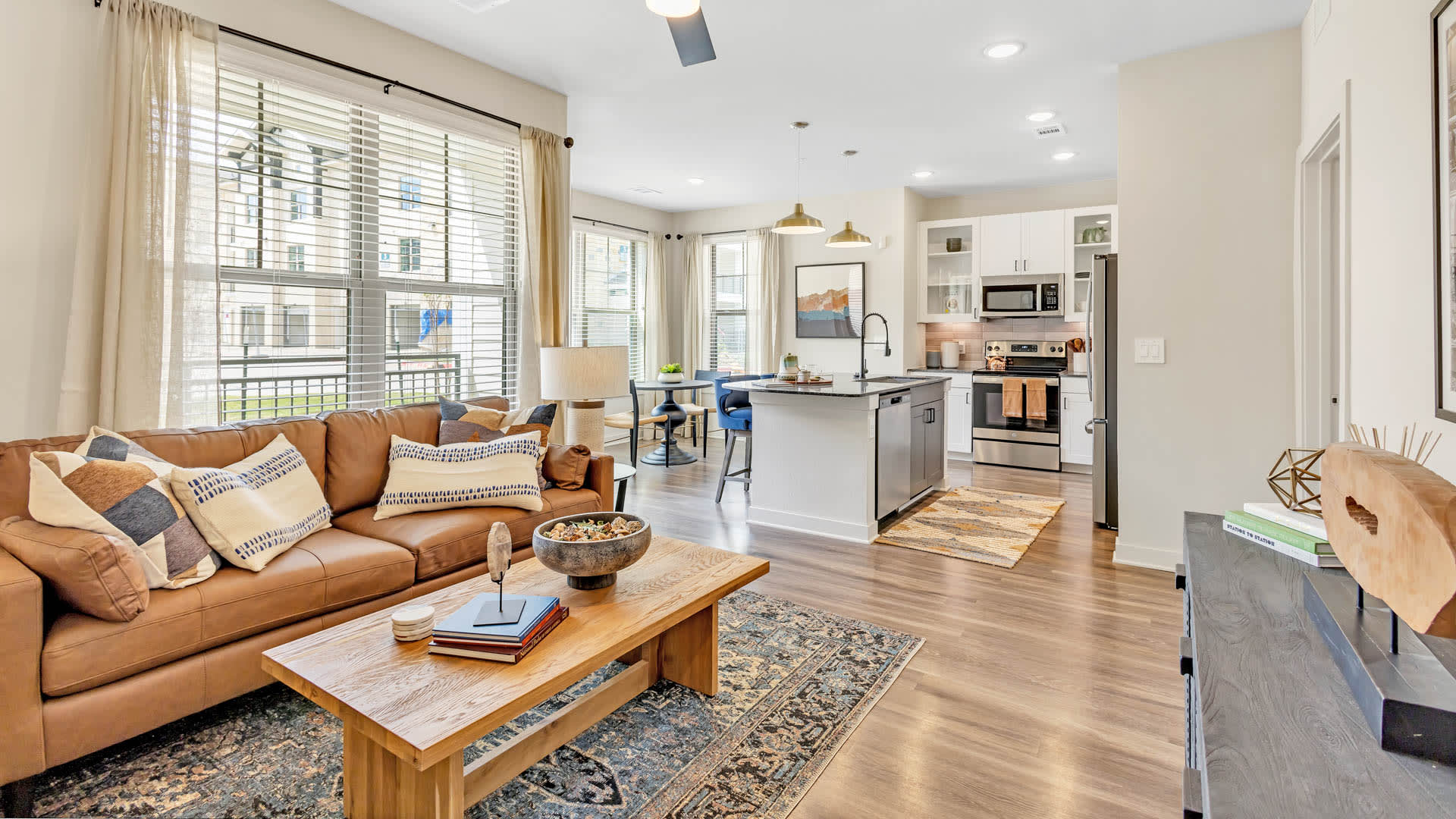 Trailwinds Grapevine Apartments - Living Room