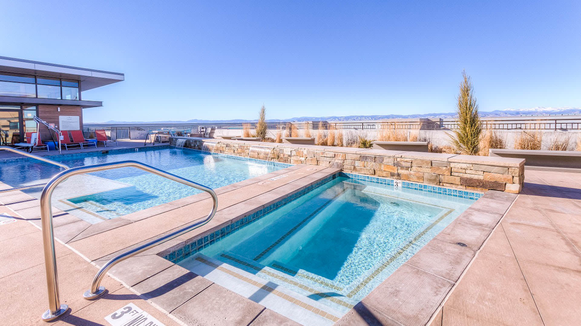 Milehouse Apartments - Swimming Pool