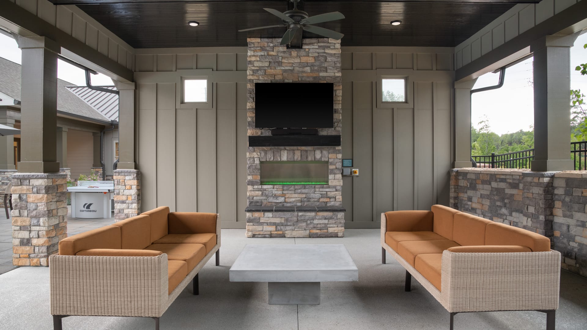 Sixes Ridge Apartments Outdoor Lounge