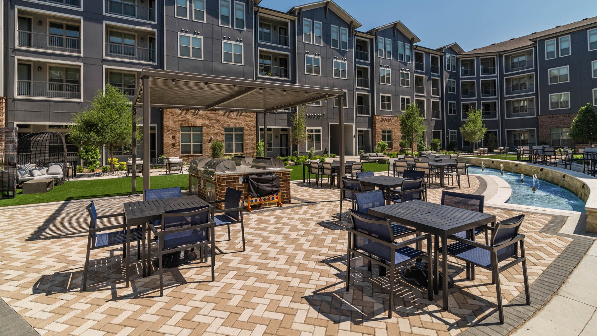 Ayla Stonebriar Apartments - Courtyard