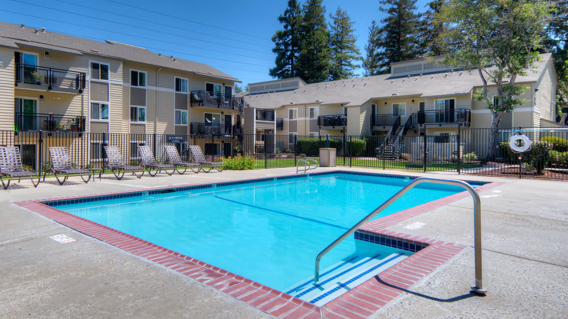 Arbor Terrace Apartments - Swimming Pool