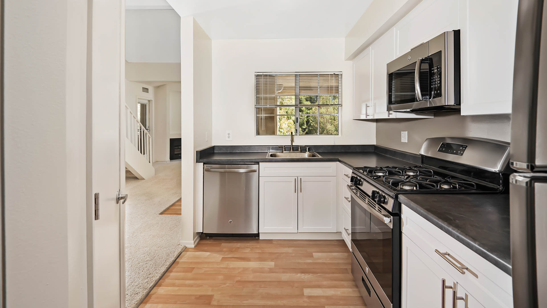 Portofino Apartments - Kitchen