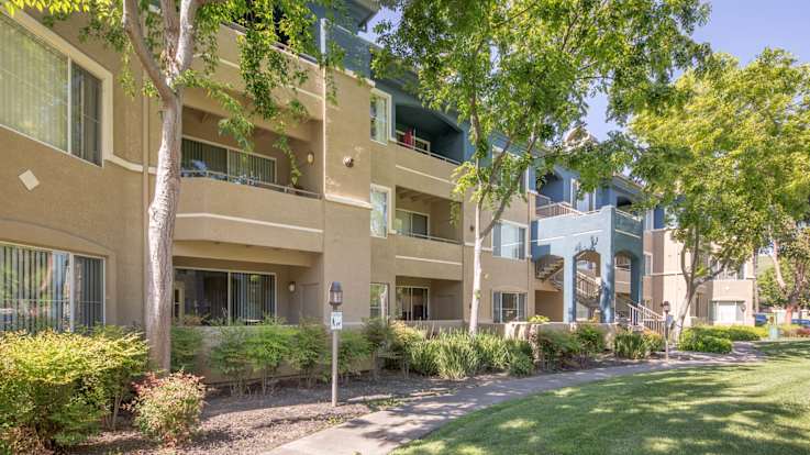 Alborada Apartments - Exterior
