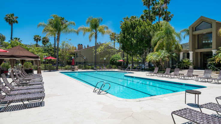 Montierra Apartments - Swimming Pool