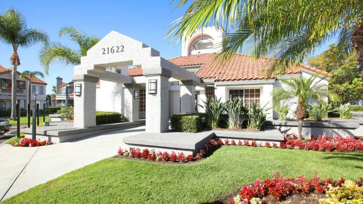 Vista Del Lago Apartments - Exterior