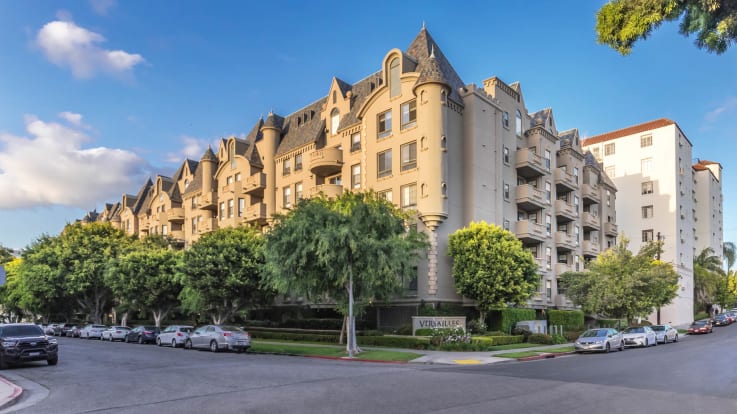 Versailles Koreatown Apartments - Exterior 