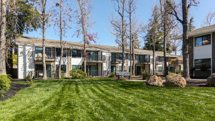 Lorien Ivy Apartments - Exterior