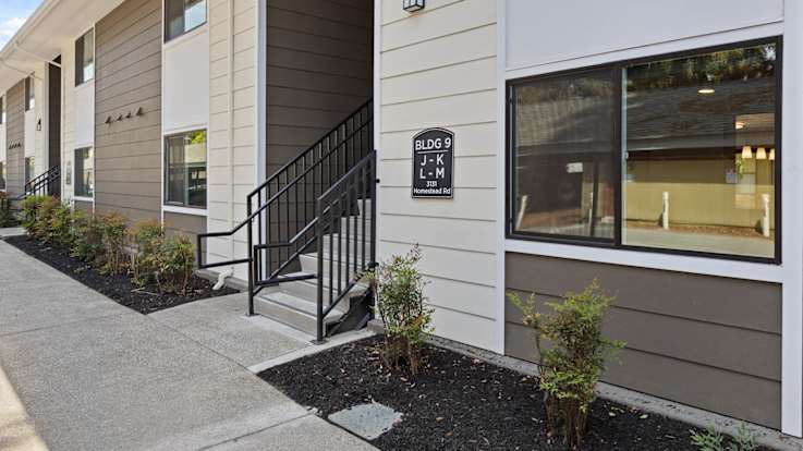 Lorien Ivy Apartments - Exterior