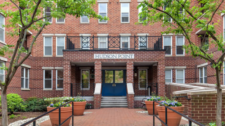 Hudson Point Apartments - Exterior