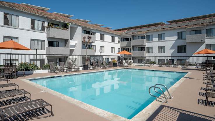 Ocean Crest Apartments - Pool