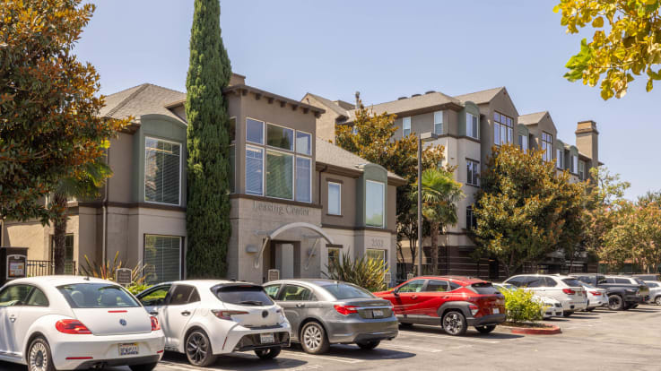 Kelvin Court Apartments - Exterior