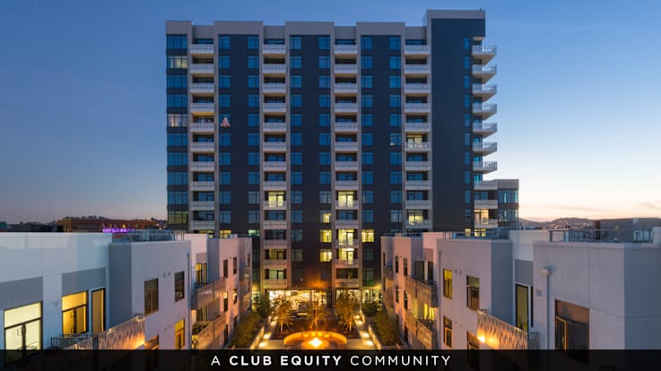 Azure Apartments - Courtyard