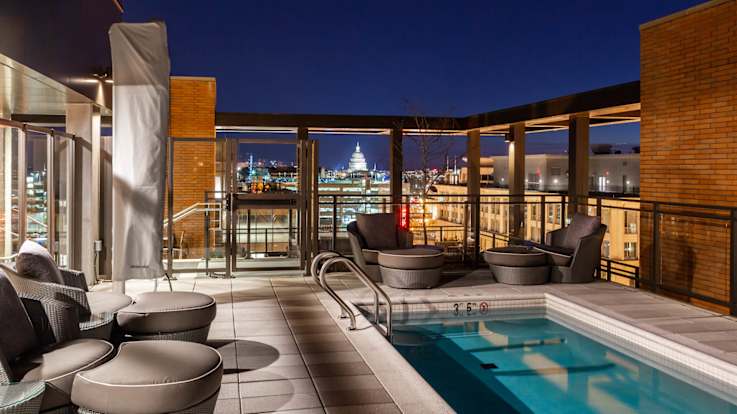 100K Apartments - Swimming Pool 