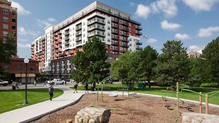 Radius Uptown Apartments - Exterior