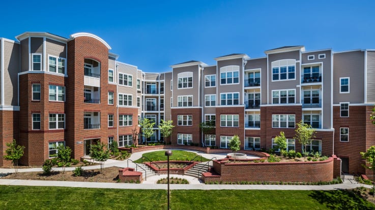 Radiant Fairfax Ridge Apartments - Exterior