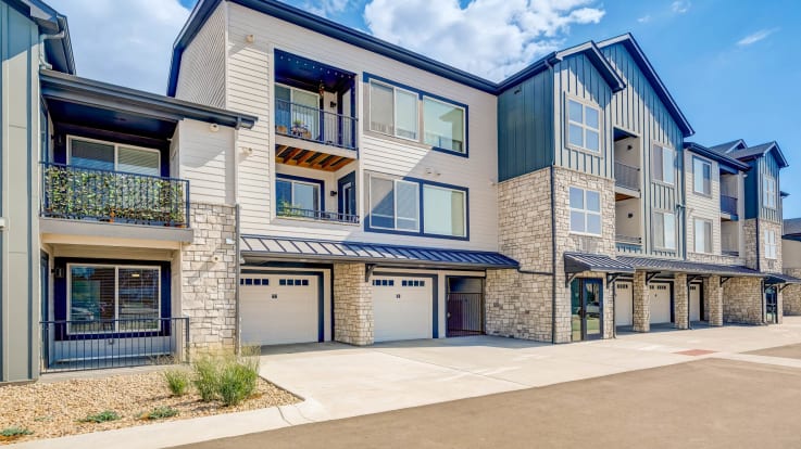 Savanna Nine Mile Apartments - Exterior