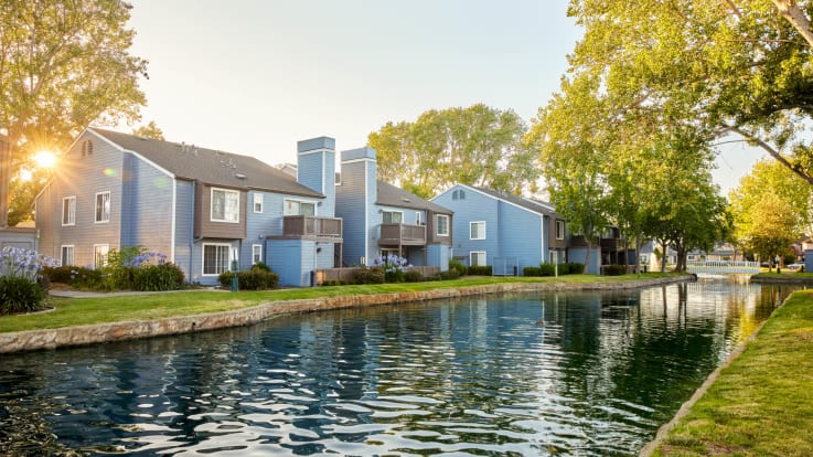 Lantern Cove Apartments - Exterior 