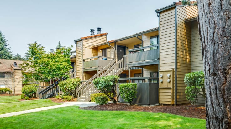 Bellevue Meadows Apartments - Exterior