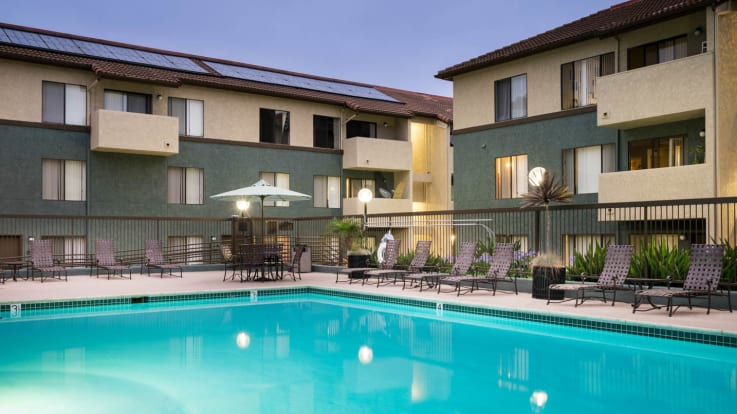 Ocean Crest Apartments - Swimming Pool