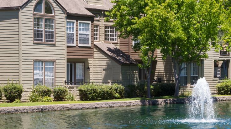 Foster City Apartments Near San Mfromeo From Equity Residential Schooner Bay Apartment Homes Building