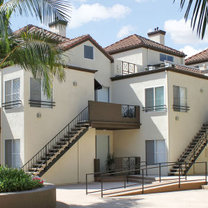 Kenwood Mews Apartments Burbank 230 North Kenwood Street Equityapartments Com