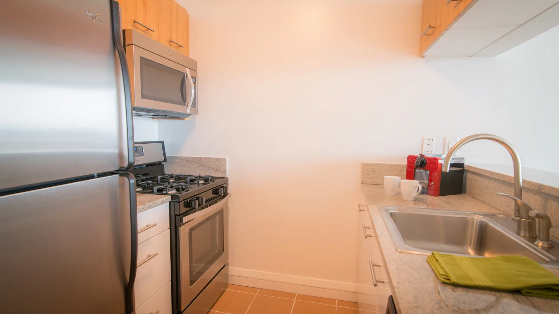 https://media.equityapartments.com/images/q_50/f_auto/fl_lossy/4128-14/800-Sixth-Apartments-Kitchen.webp