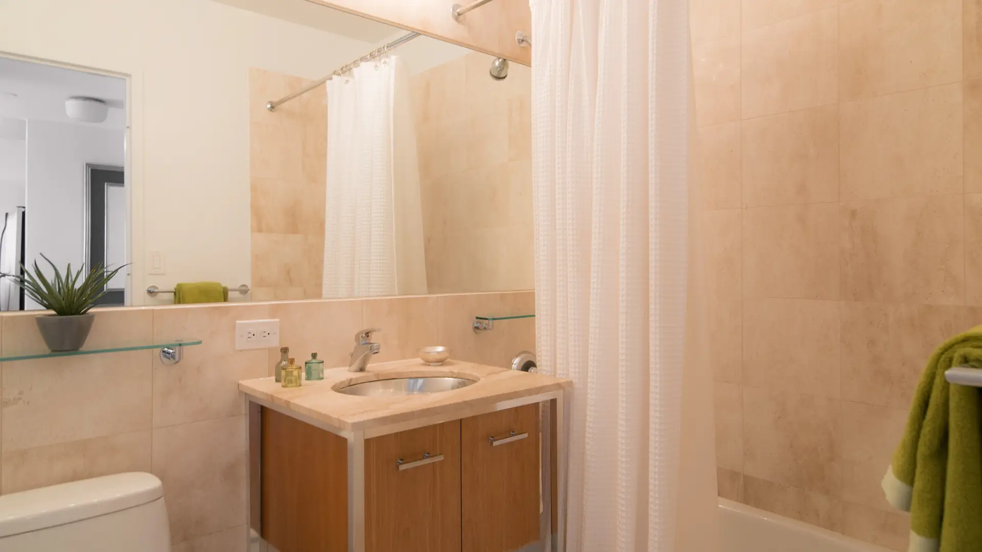 https://media.equityapartments.com/images/q_50/f_auto/fl_lossy/4128-17/800-Sixth-Apartments-Bathroom.webp